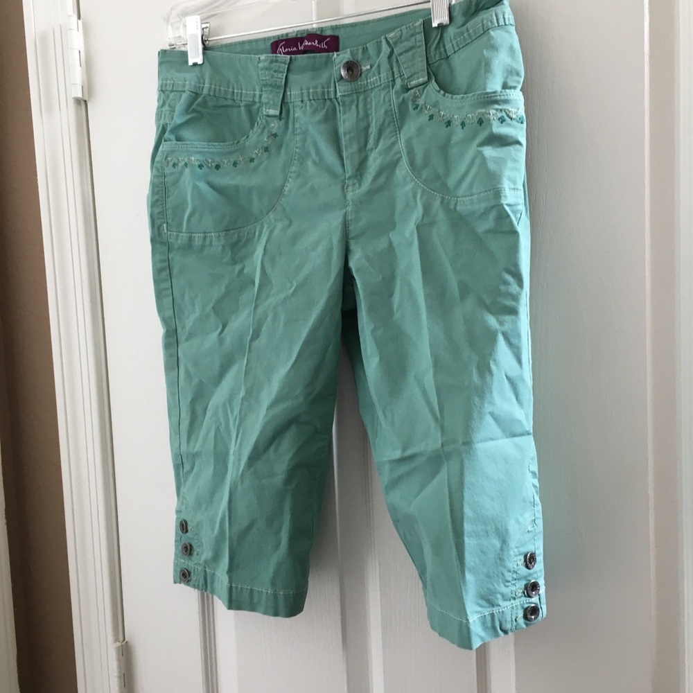 FINAL MARKDOWN Ladies’ Gloria Vanderbilt Capris (8P)